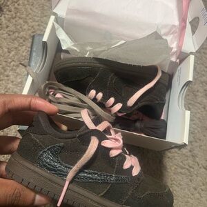 Nike Brown and Pink Casual Sneakers